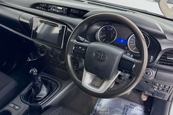 2017 Toyota HILUX SR (4x4) GUN126R 4X4
