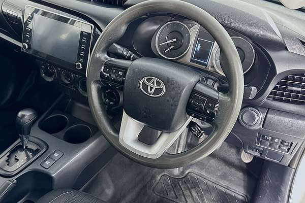 2020 Toyota HILUX SR (4x4) GUN126R FACELIFT 4X4