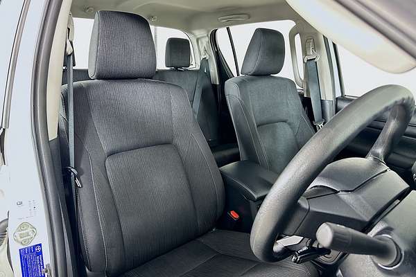 2024 Toyota HILUX SR 48V (4x4) GUN126R 4X4