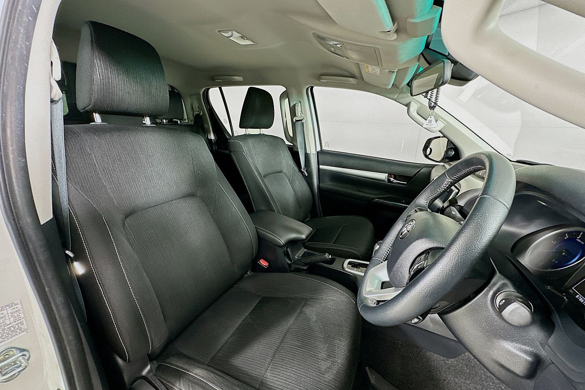 2020 Toyota HILUX SR5 GUN126R 4X4