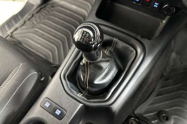 2016 Toyota HILUX SR (4x4) GUN126R 4X4