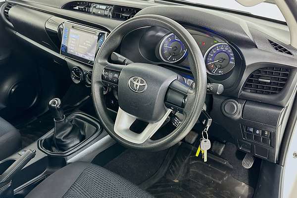 2016 Toyota HILUX SR (4x4) GUN126R 4X4