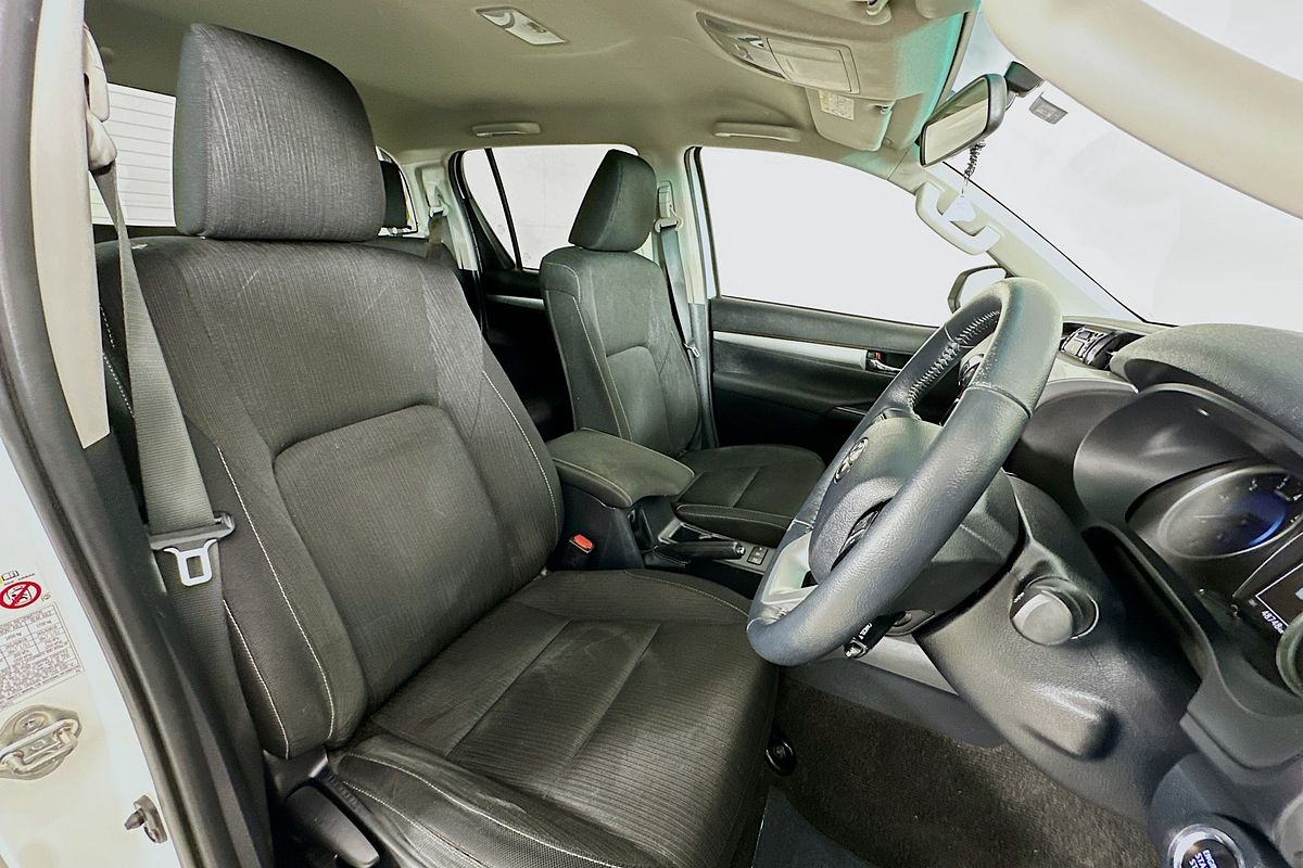 2016 Toyota HILUX SR5 (4x4) GUN126R 4X4