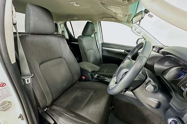 2016 Toyota HILUX SR5 (4x4) GUN126R 4X4