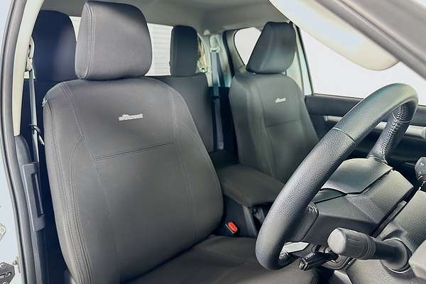 2023 Toyota HILUX SR5 (4x4) GUN126R 4X4