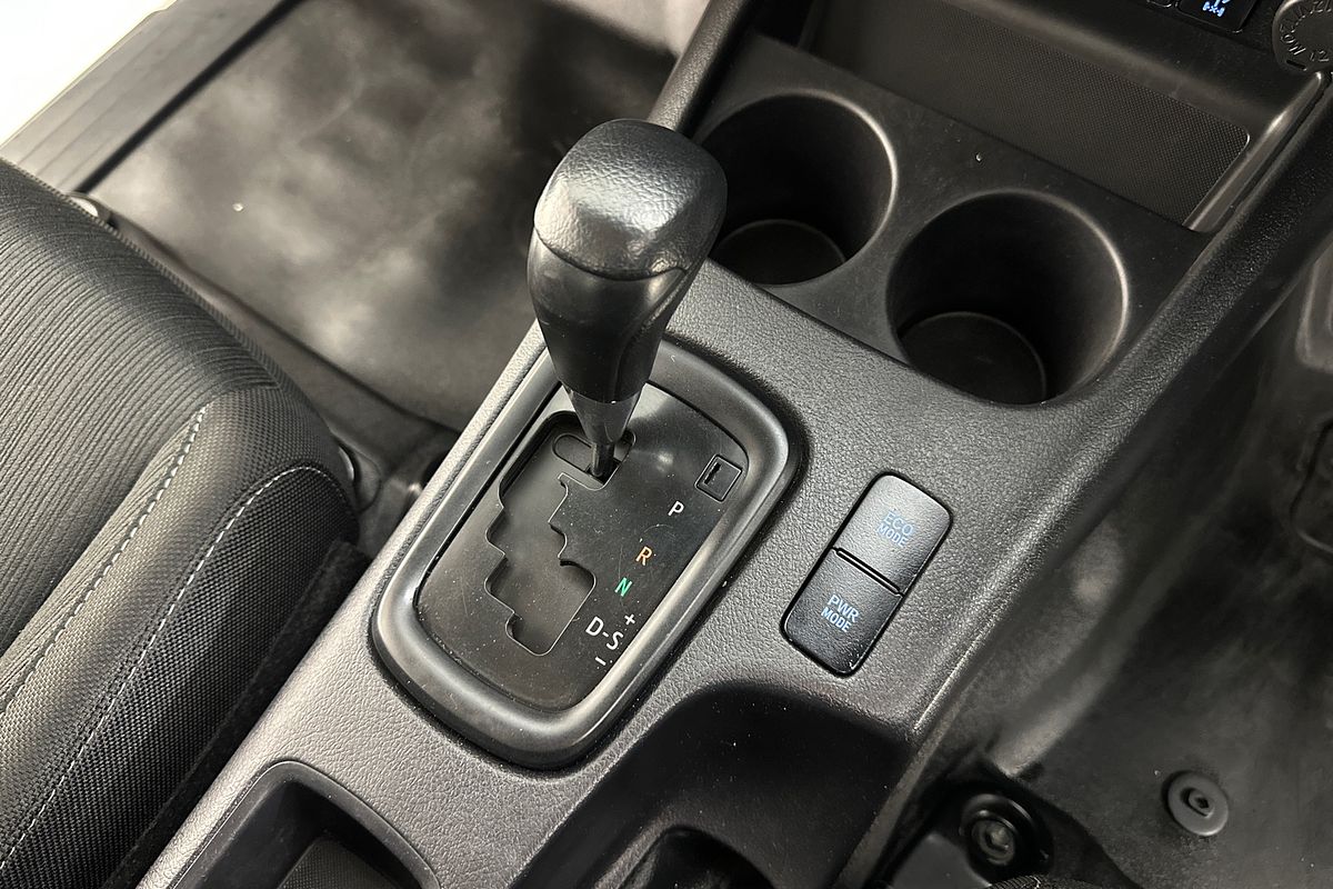 2020 Toyota HILUX SR (4x4) GUN126R FACELIFT 4X4