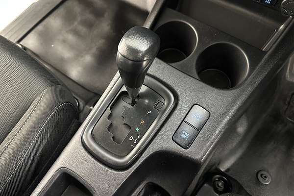 2020 Toyota HILUX SR (4x4) GUN126R FACELIFT 4X4