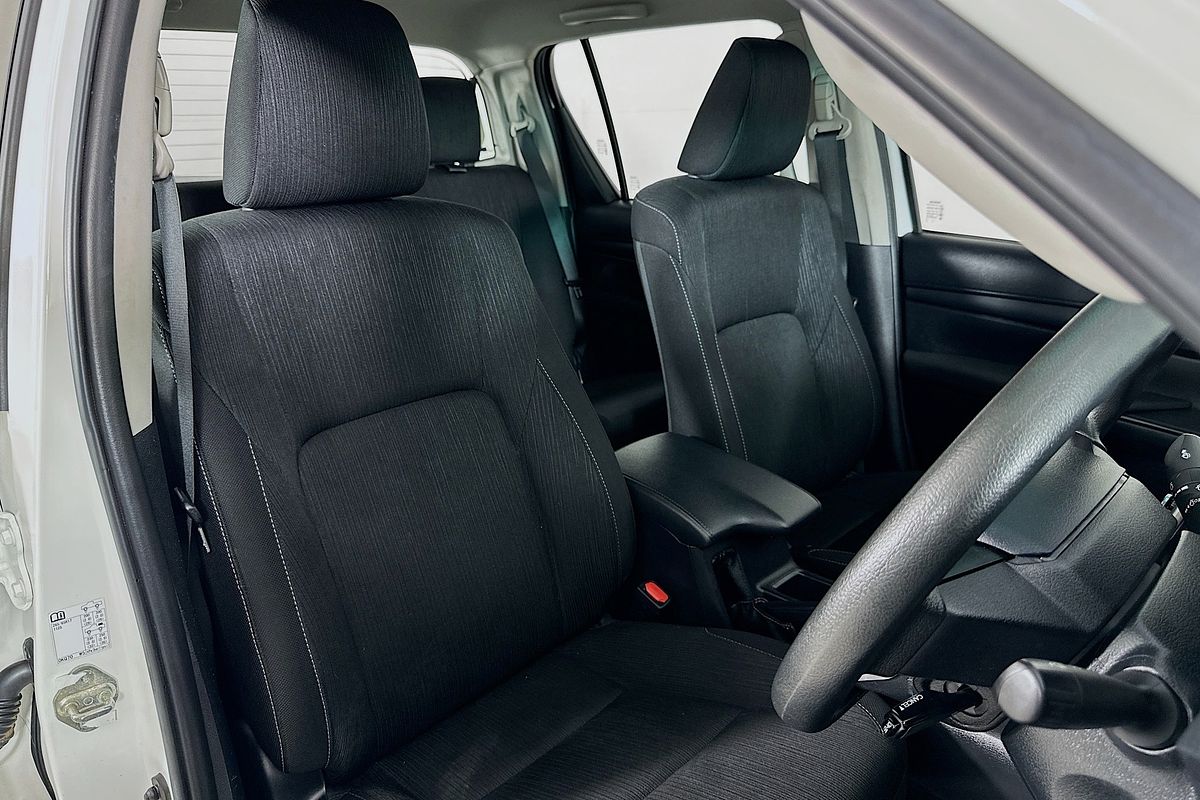 2020 Toyota HILUX SR (4x4) GUN126R FACELIFT 4X4
