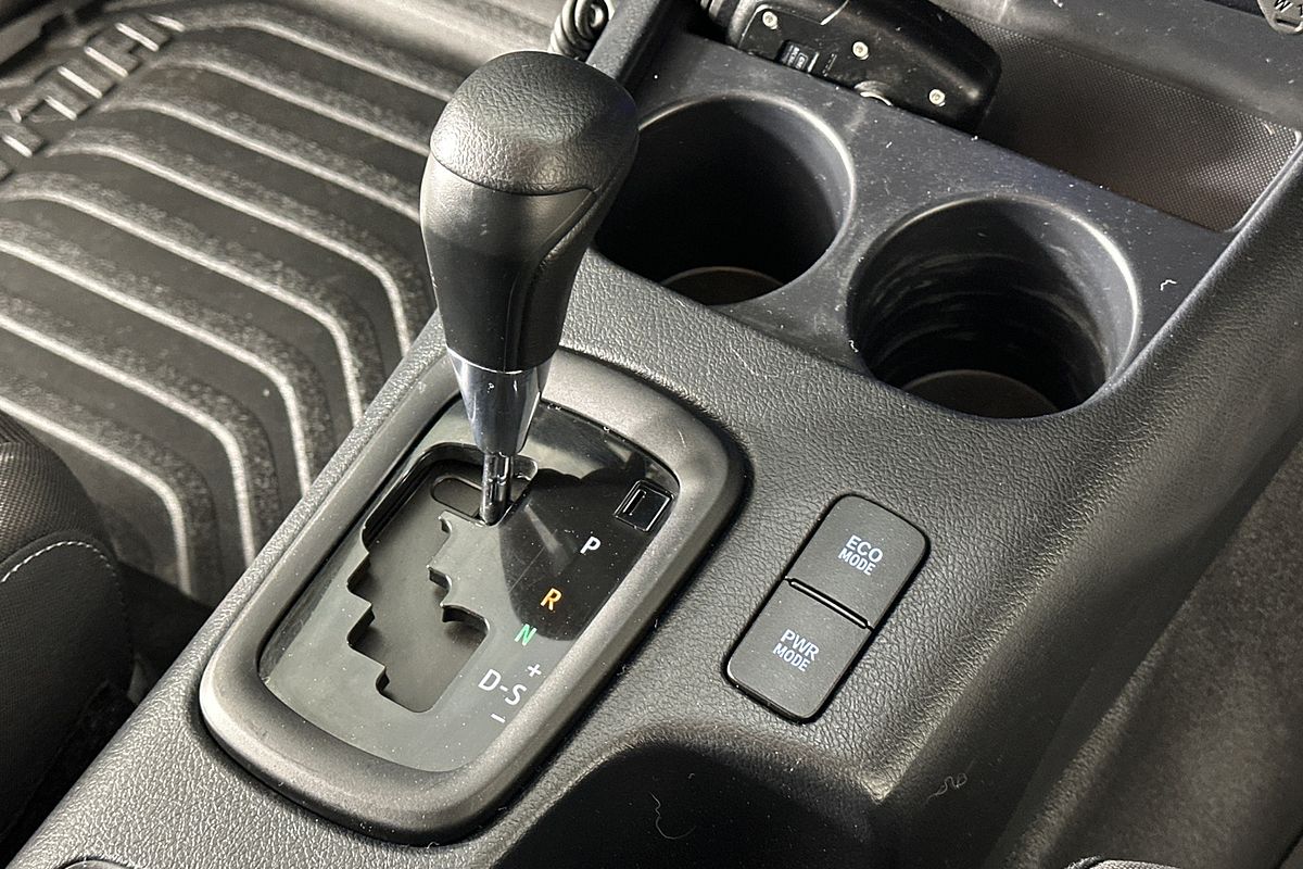 2020 Toyota Hilux SR (4x4) GUN126R FACELIFT 4X4