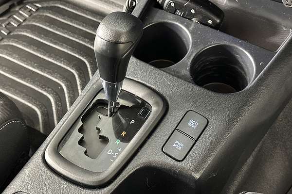 2020 Toyota Hilux SR (4x4) GUN126R FACELIFT 4X4