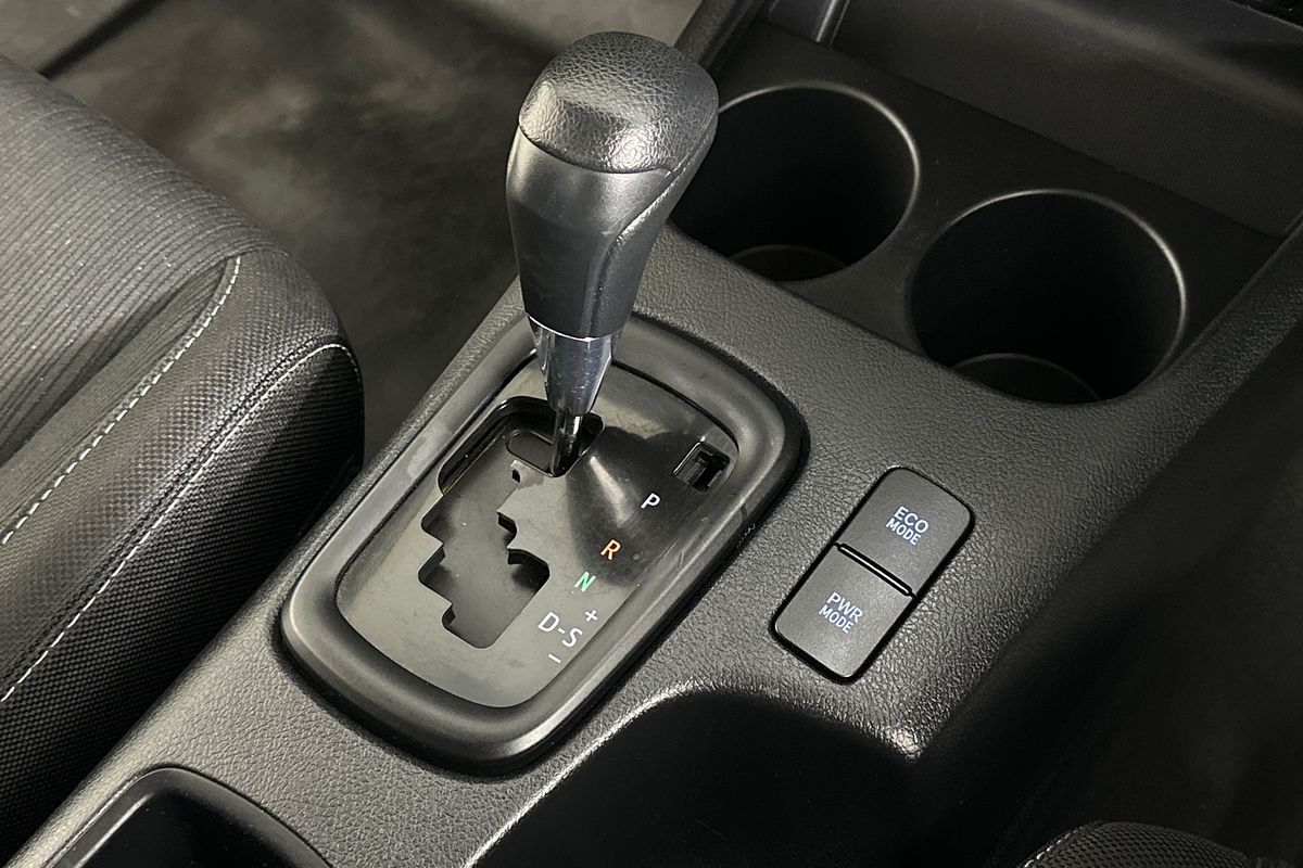 2020 Toyota HILUX SR (4x4) GUN126R FACELIFT 4X4