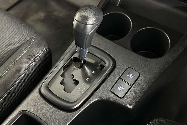 2020 Toyota HILUX SR (4x4) GUN126R FACELIFT 4X4