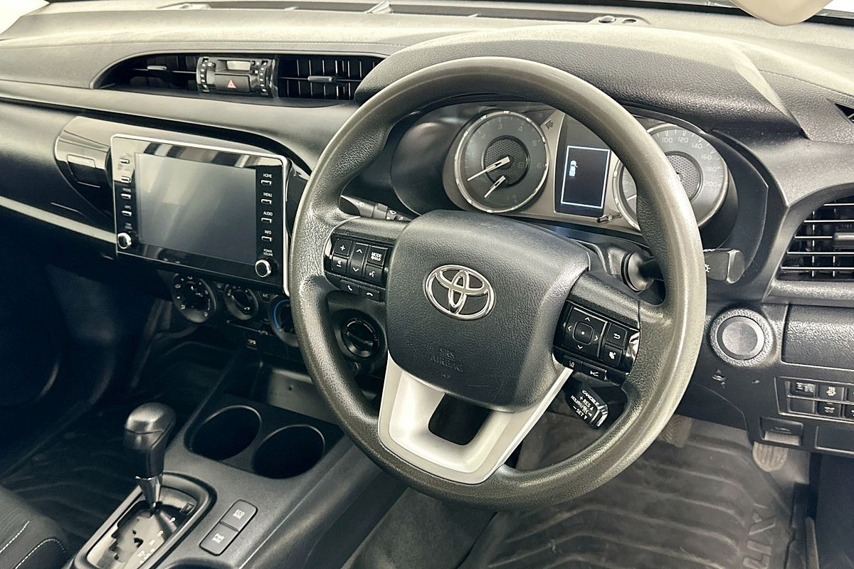 2020 Toyota HILUX SR (4x4) GUN126R FACELIFT 4X4