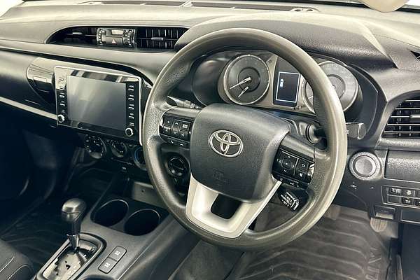 2020 Toyota HILUX SR (4x4) GUN126R FACELIFT 4X4