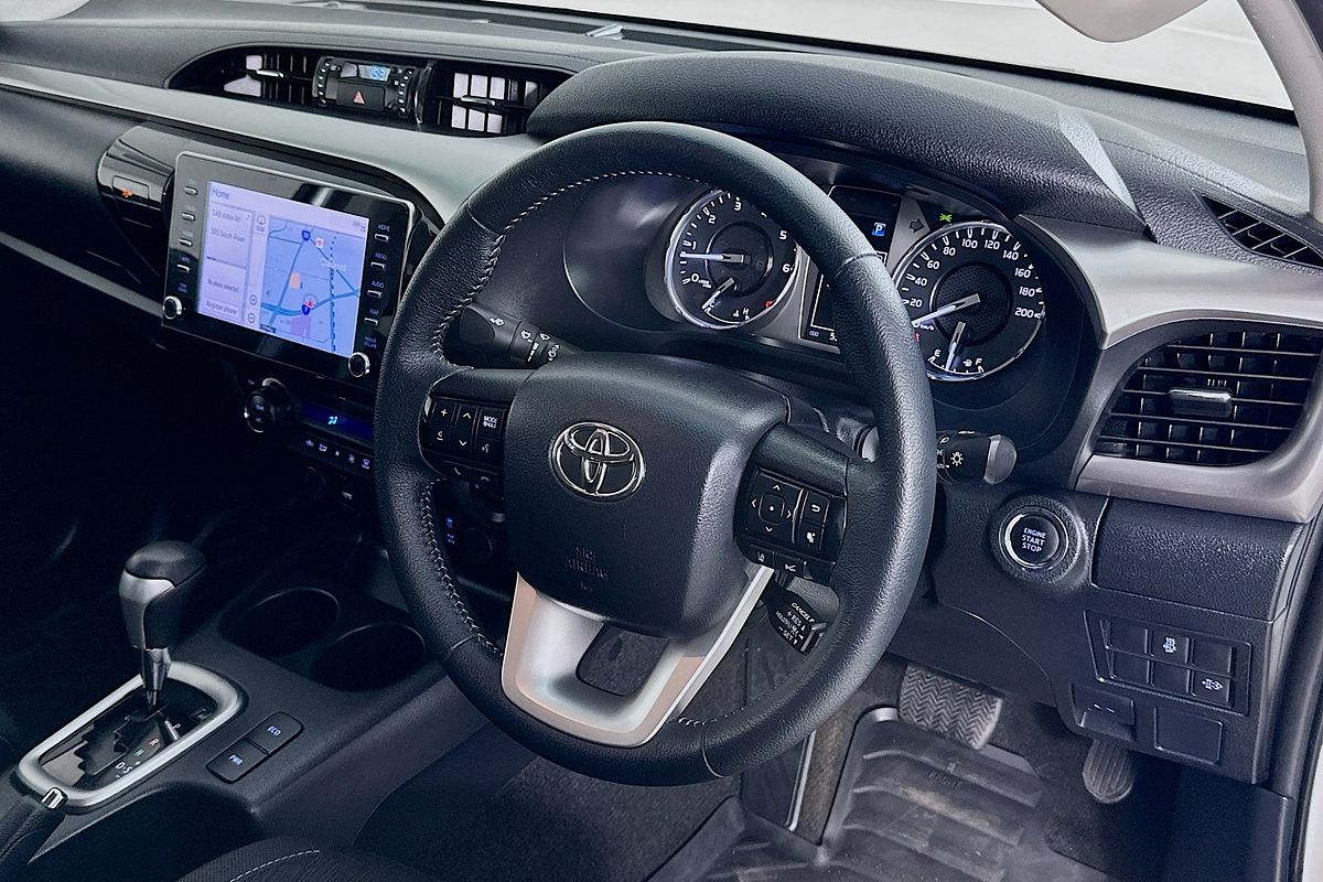 2021 Toyota HILUX SR5 (4x4) GUN126R FACELIFT 4X4