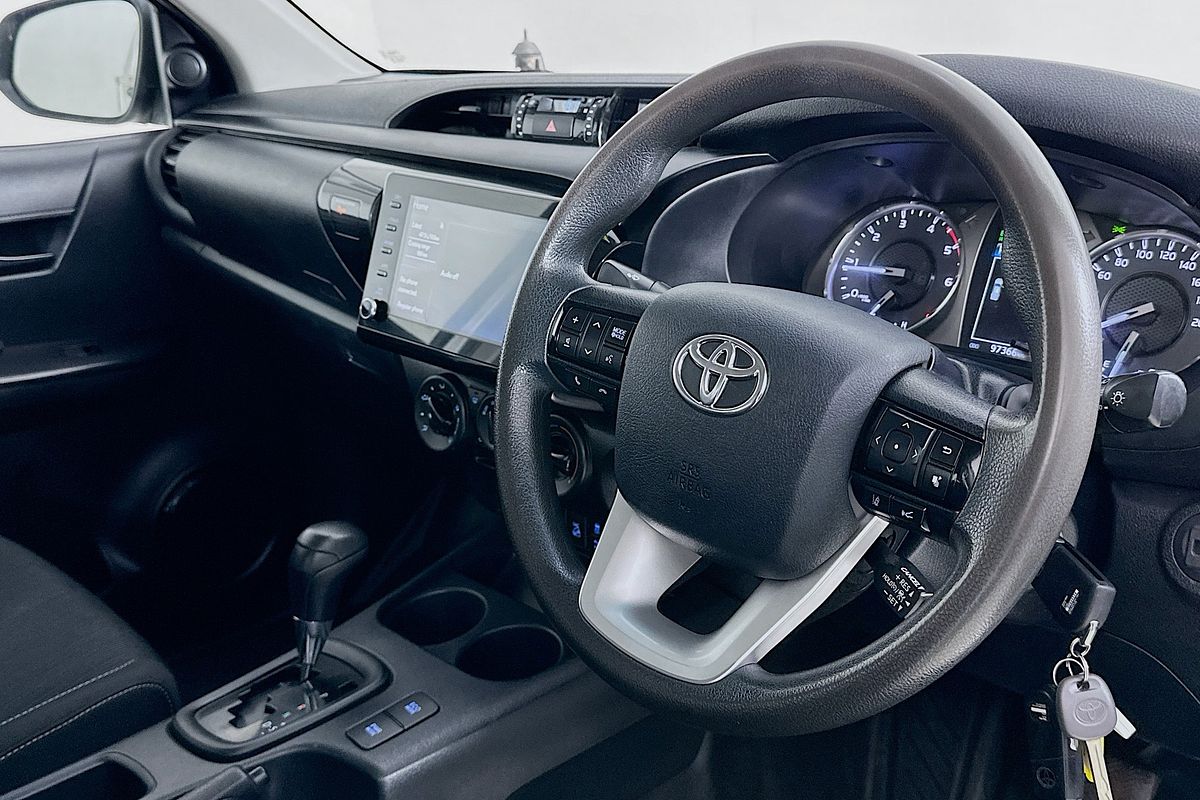 2020 Toyota HILUX SR (4x4) GUN126R FACELIFT 4X4