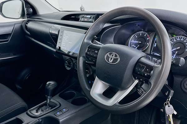 2020 Toyota HILUX SR (4x4) GUN126R FACELIFT 4X4
