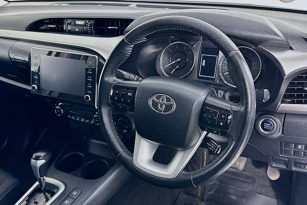 2020 Toyota HILUX SR5 (4x4) GUN126R FACELIFT 4X4
