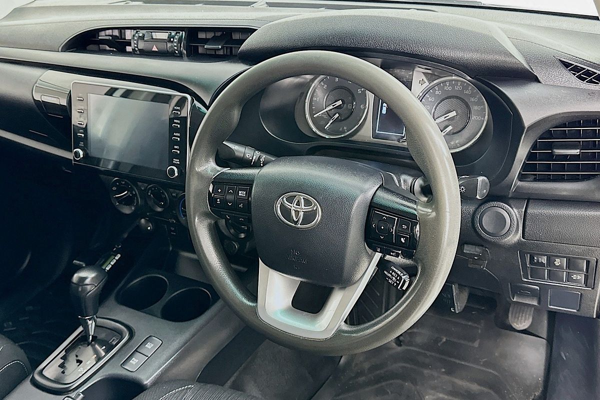 2020 Toyota HILUX SR (4x4) GUN126R FACELIFT 4X4