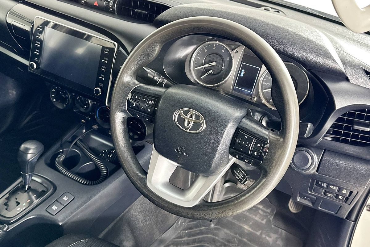 2020 Toyota HILUX SR (4x4) GUN126R FACELIFT 4X4