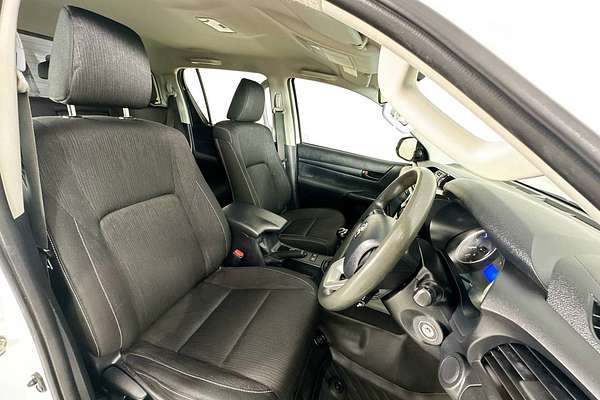 2018 Toyota HILUX SR (4x4) GUN126R MY19 4X4