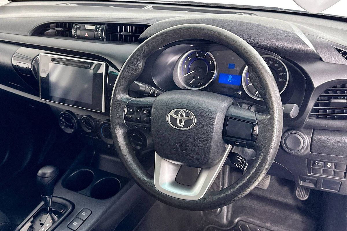 2017 Toyota HILUX SR (4x4) GUN126R 4X4