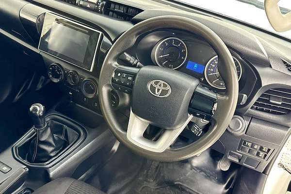 2017 Toyota HILUX SR (4x4) GUN126R 4X4