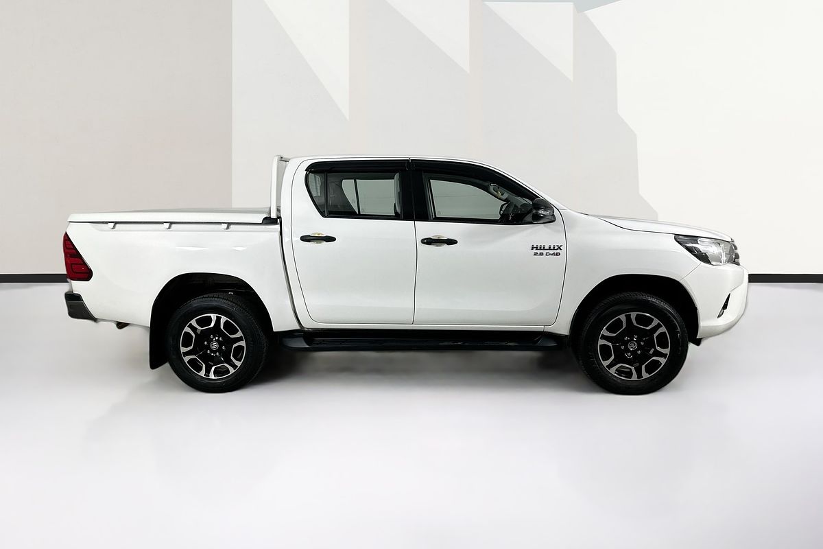 2017 Toyota HILUX SR (4x4) GUN126R 4X4