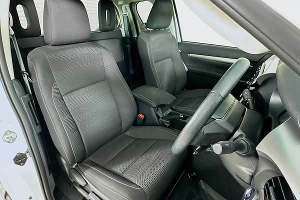 2024 Toyota Hilux SR5 (4x4) GUN126R 4X4