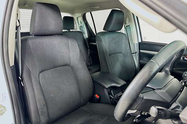 2021 Toyota HILUX SR5 (4x4) GUN126R 4X4