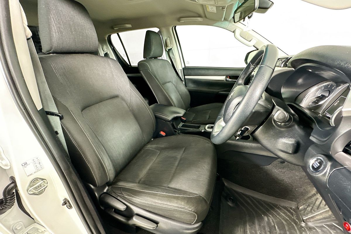 2021 Toyota HILUX SR5 (4x4) GUN126R 4X4