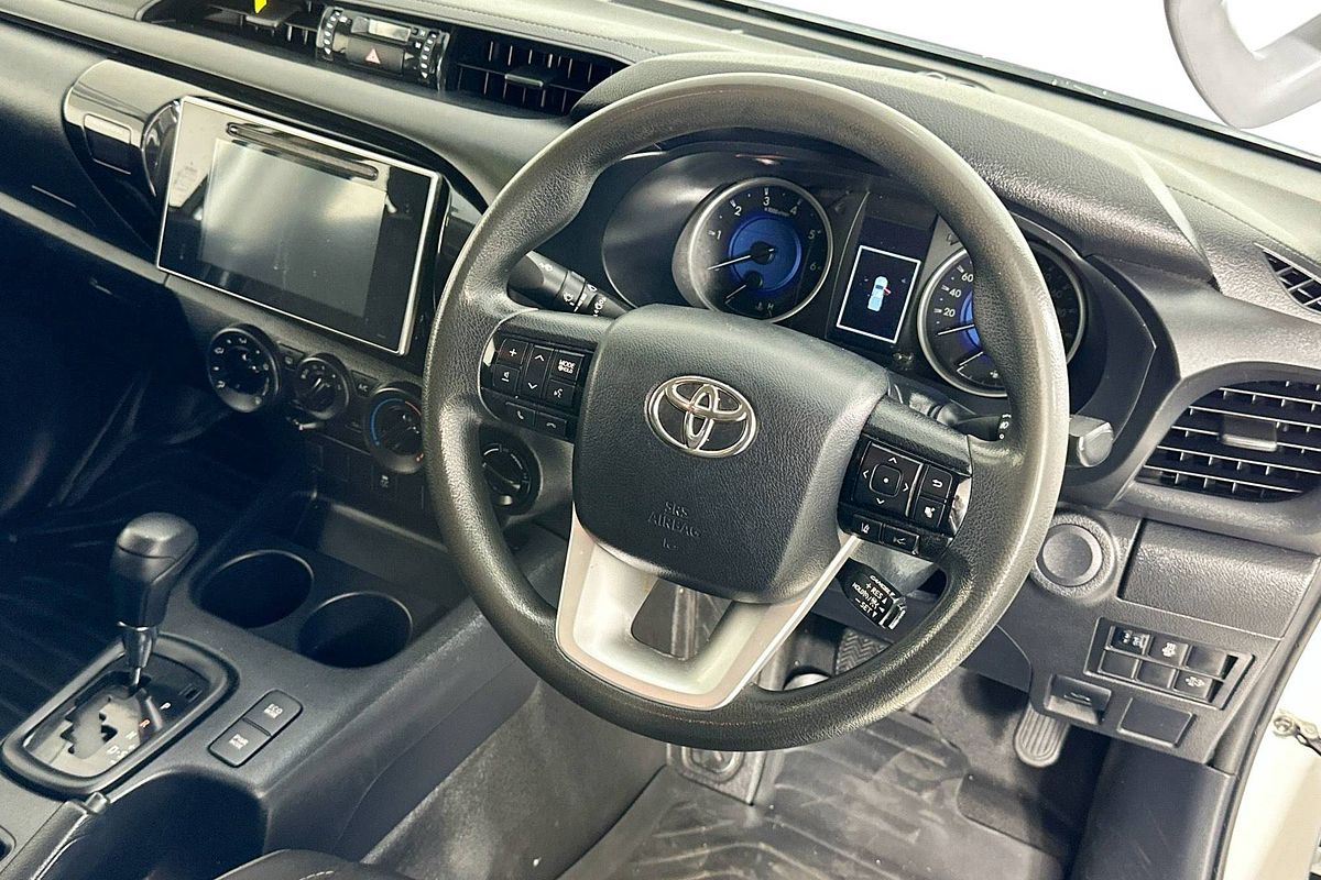 2020 Toyota Hilux SR (4x4) GUN126R FACELIFT 4X4