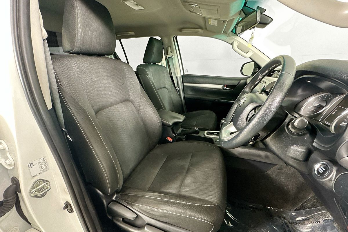 2021 Toyota HILUX SR5 (4x4) GUN126R FACELIFT 4X4