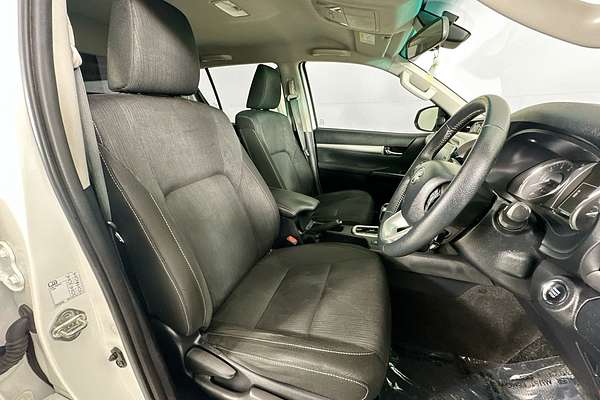 2021 Toyota HILUX SR5 (4x4) GUN126R FACELIFT 4X4