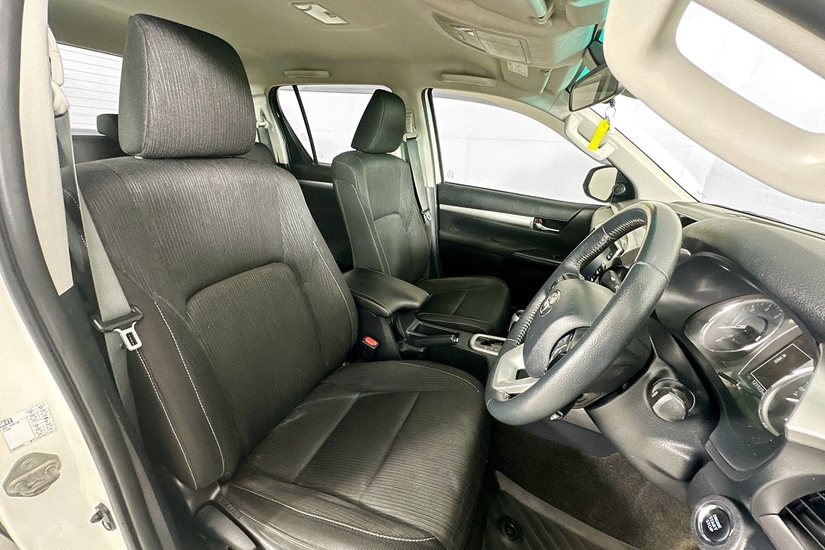 2021 Toyota HILUX SR5 (4x4) GUN126R 4X4