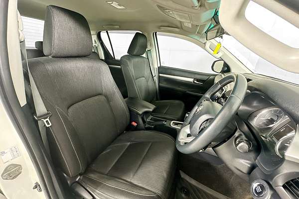 2021 Toyota HILUX SR5 (4x4) GUN126R 4X4