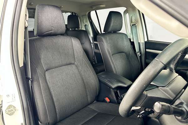2021 Toyota HILUX SR5 (4x4) GUN126R FACELIFT 4X4