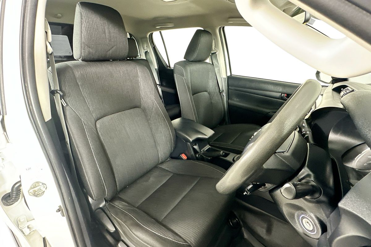 2020 Toyota HILUX SR (4x4) GUN126R FACELIFT 4X4
