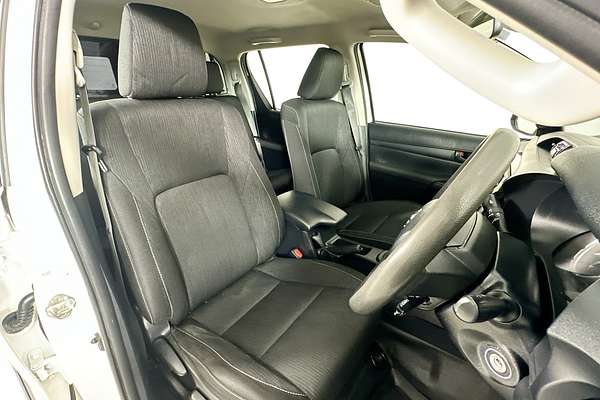 2020 Toyota HILUX SR (4x4) GUN126R FACELIFT 4X4