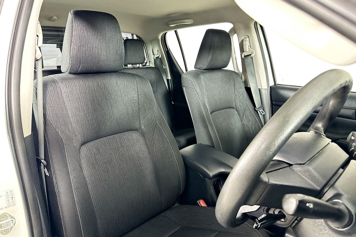 2020 Toyota HILUX SR (4x4) GUN126R FACELIFT 4X4
