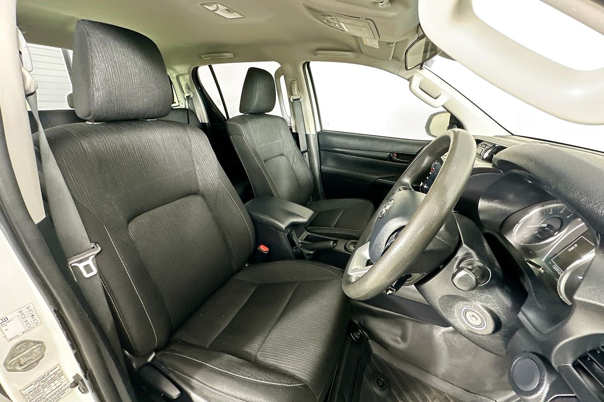 2021 Toyota HILUX SR (4x4) GUN126R FACELIFT 4X4