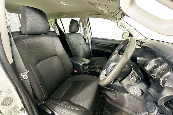 2021 Toyota HILUX SR (4x4) GUN126R FACELIFT 4X4