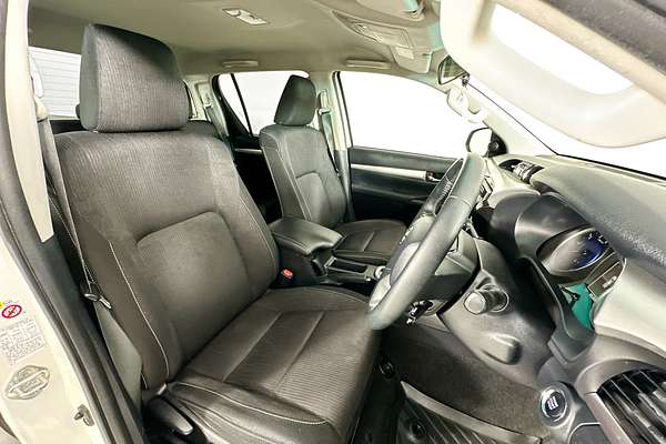 2018 Toyota HILUX SR5 (4x4) GUN126R MY17 4X4