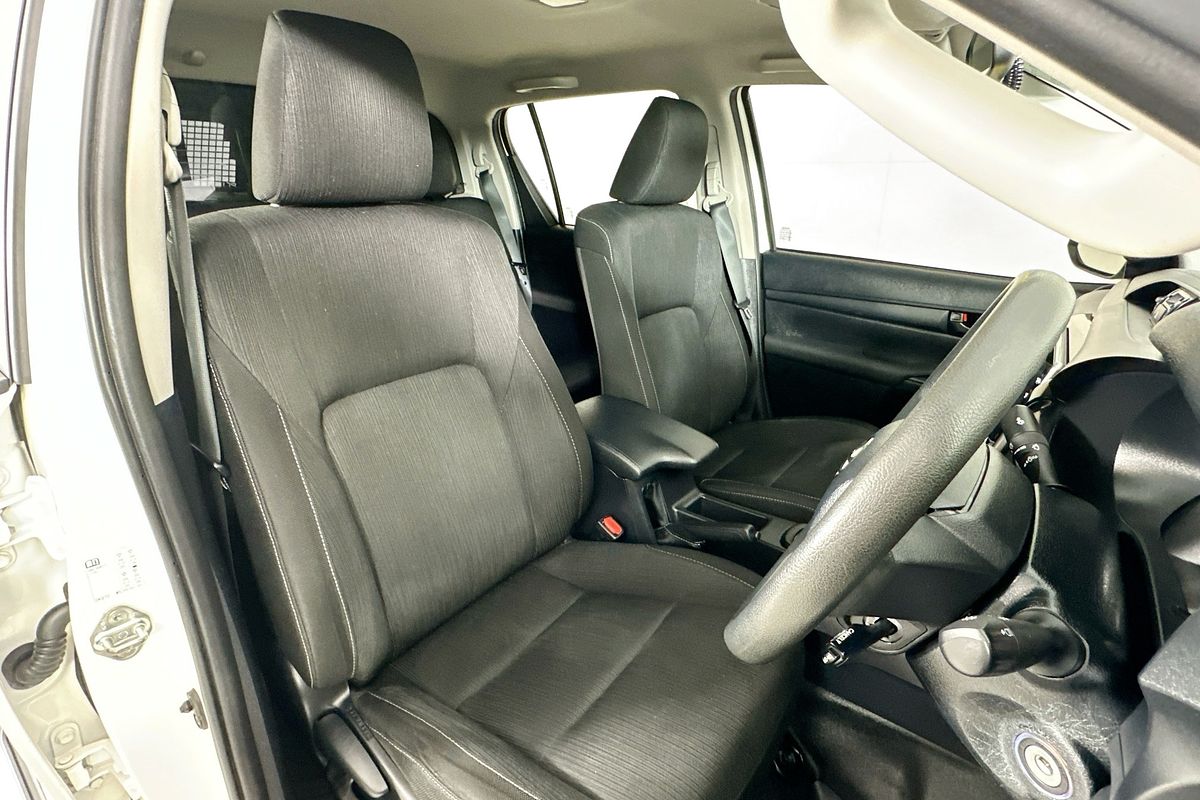 2020 Toyota HILUX SR (4x4) GUN126R FACELIFT 4X4