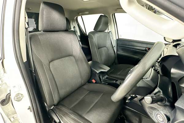 2020 Toyota HILUX SR (4x4) GUN126R FACELIFT 4X4