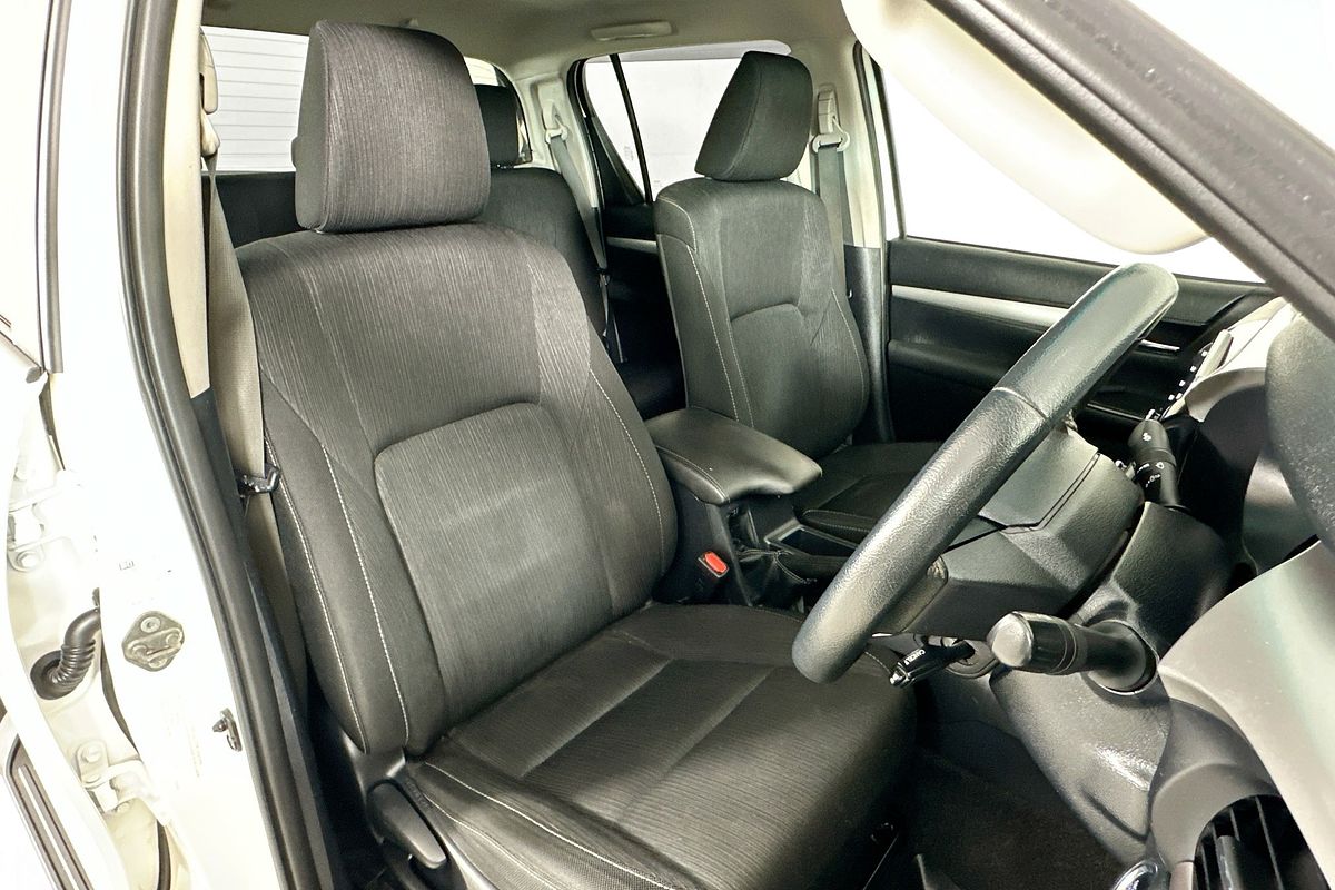 2021 Toyota HILUX SR5 (4x4) GUN126R FACELIFT 4X4