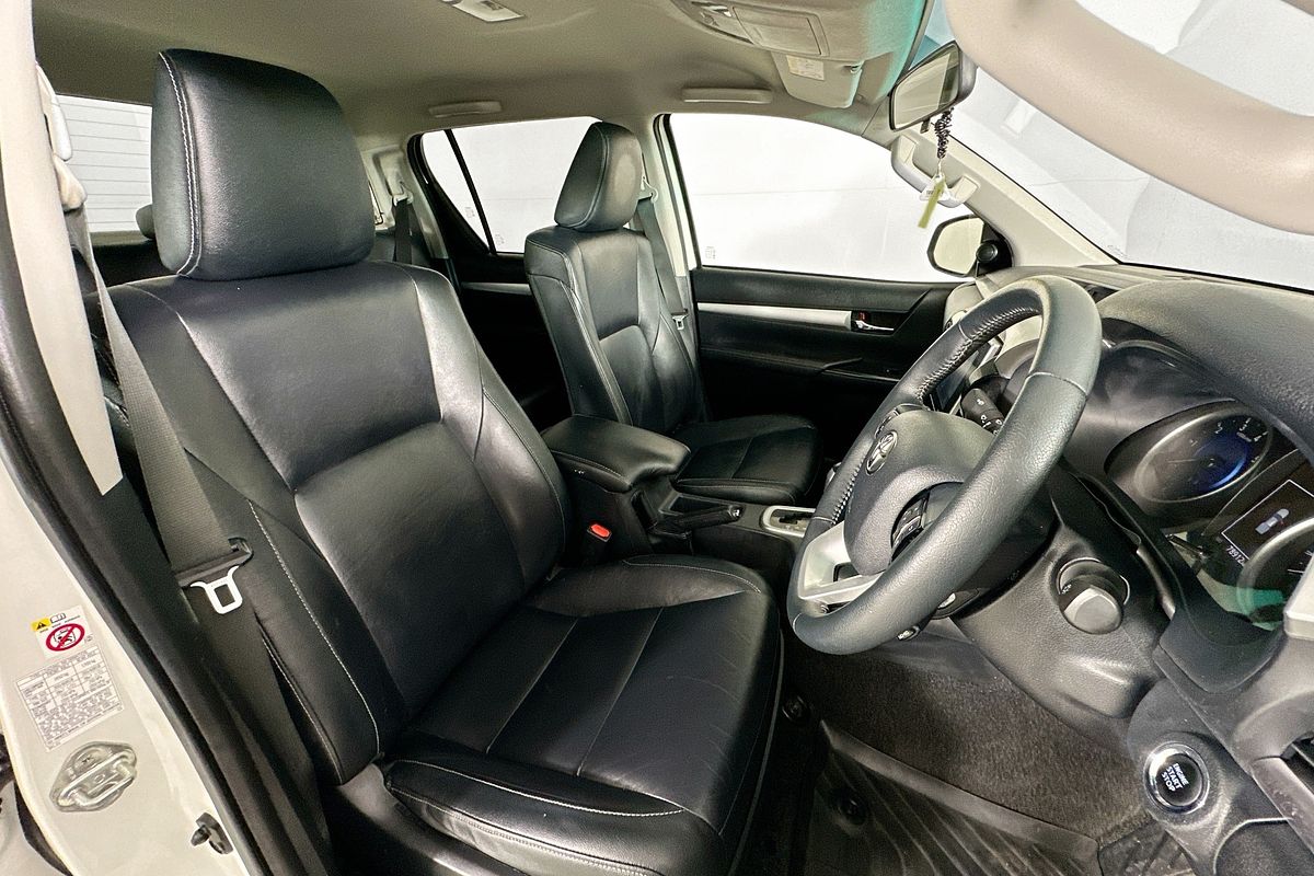 2017 Toyota HILUX SR5 (4x4) GUN126R 4X4