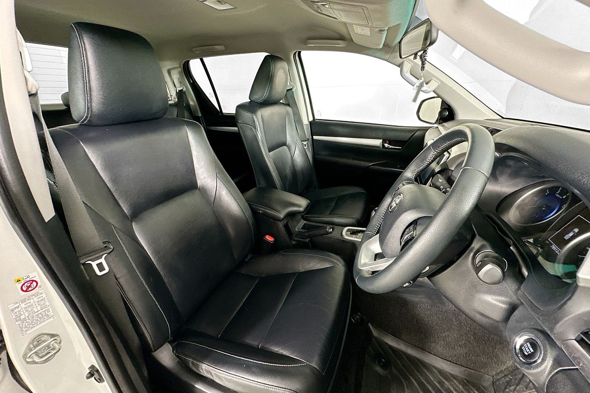 2017 Toyota HILUX SR5 (4x4) GUN126R 4X4
