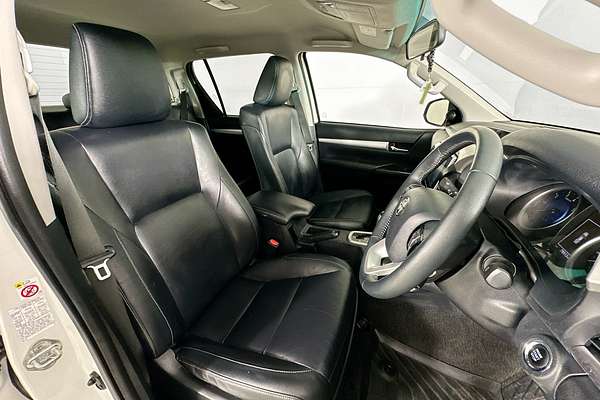 2017 Toyota HILUX SR5 (4x4) GUN126R 4X4