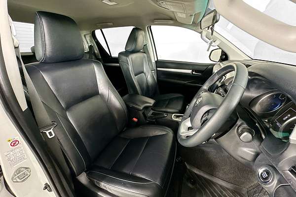 2017 Toyota HILUX SR5 (4x4) GUN126R 4X4